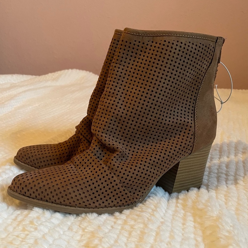 KAARI Blue | Frankie Block Heel Boots | Slouchy Western Ankle Boots | NWOB - Picture 8 of 14